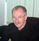 На фото Эммануилов Сергей Дмитриевич