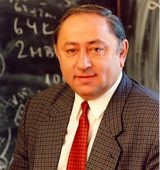На фото Сисакян Алексей Норайрович