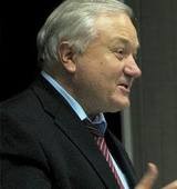 На фото Сюняев Рашид Алиевич